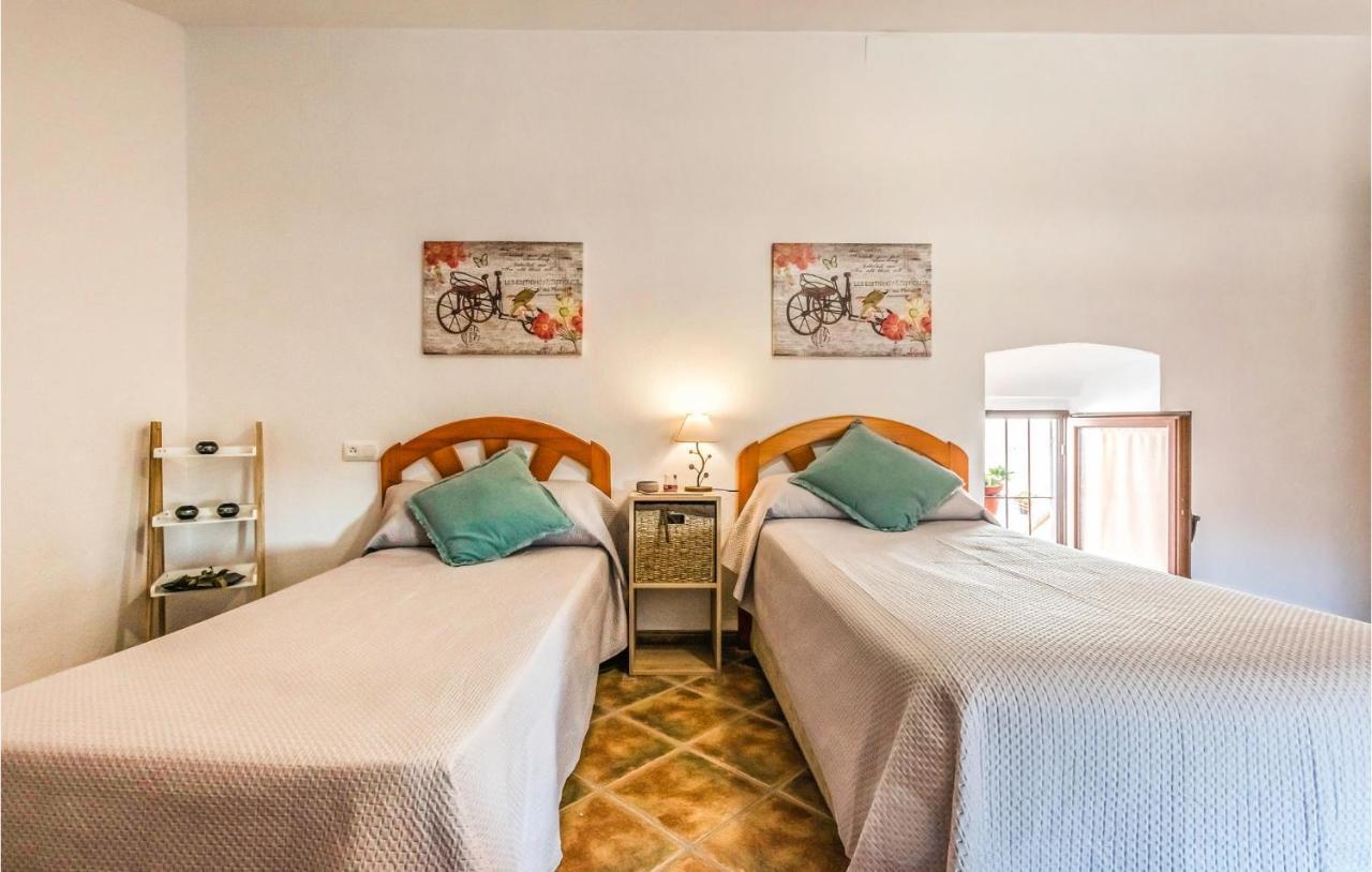 Pet Friendly Home In Hornachuelos With Kitchen 外观 照片